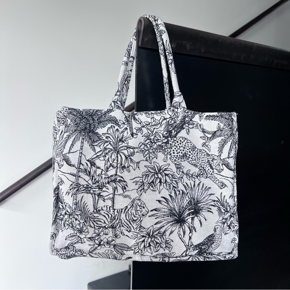 H&M tote bag // Animal print